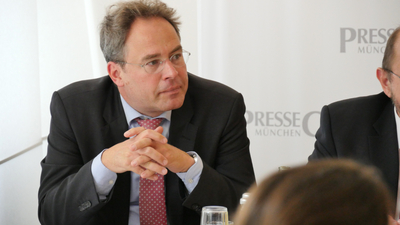 LBB-Hauptgeschäftsführer Andreas Demharter auf dem Podium der Pressekonferenz LBB-Hauptgeschäftsführer Andreas Demharter auf dem Podium der Pressekonferenz